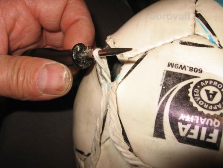 pre zviazaním koncov, treba nite pretiahnuť dovnútra